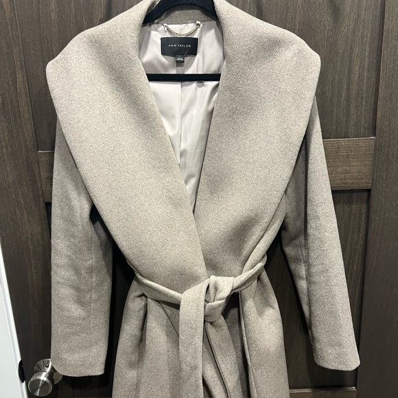 Ann Taylor shawl collared tie waste winter coat. Excell condition. - Picture 2 of 5